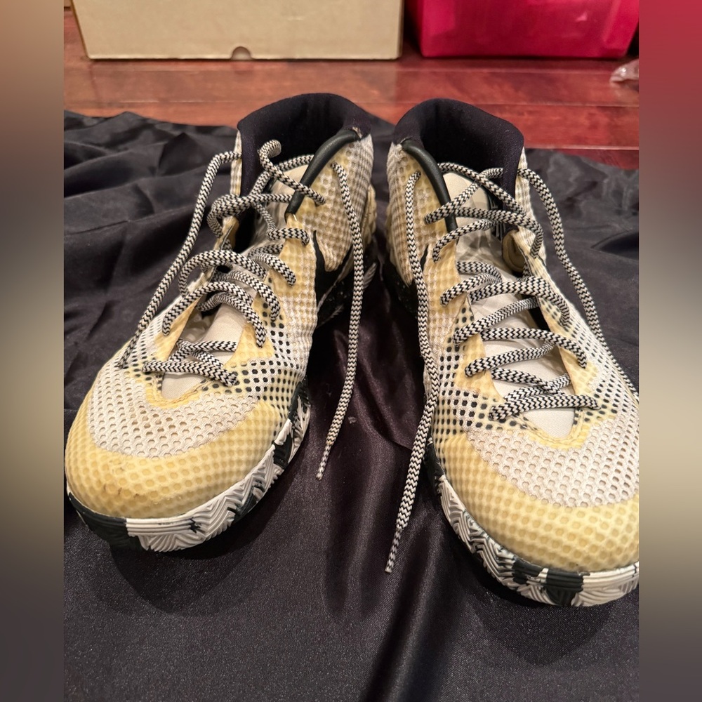 Men's Kyrie Irving Athletic Sneakers in Yellow and Black